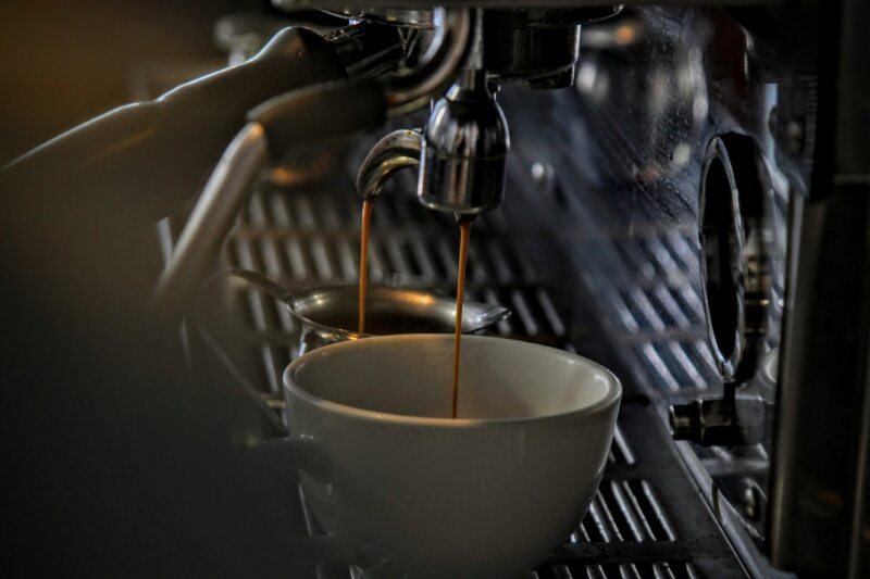 レギュラーコーヒーとインスタントコーヒーの違いを見分ける方法